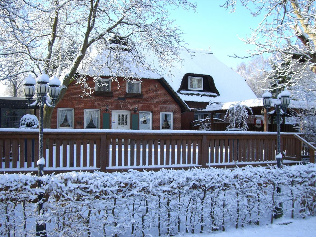 Landhaus Absalonshorst Hotel Groß Grönau Екстериор снимка