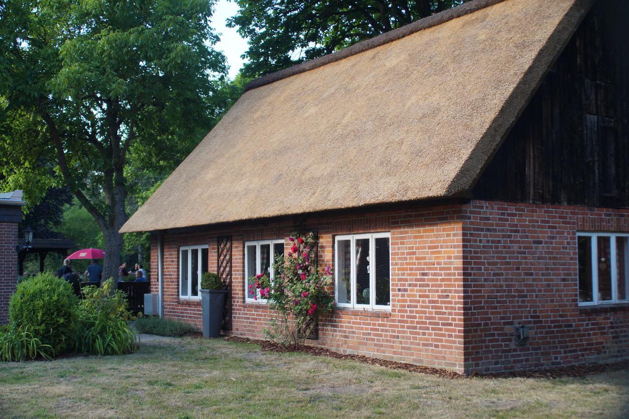 Landhaus Absalonshorst Hotel Groß Grönau Екстериор снимка